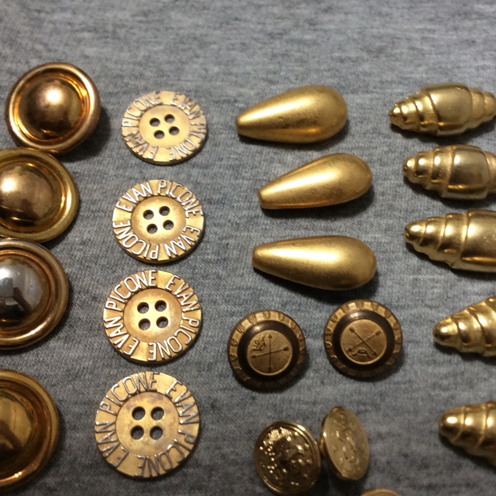 Vintage Golden Buttons Lot - Picture 2 of 13